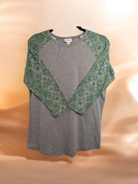 Lularoe Medium Randy Raglan Tee